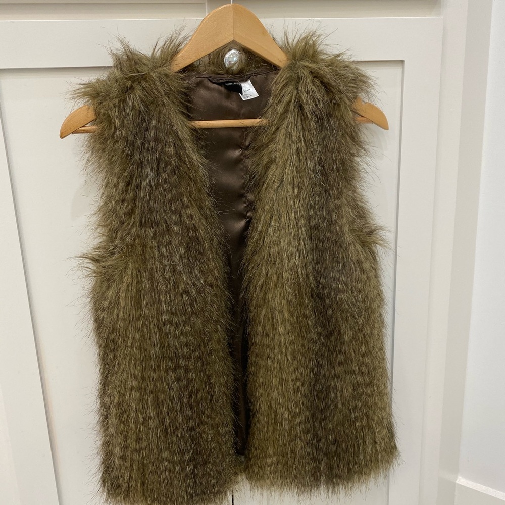 Fur vest